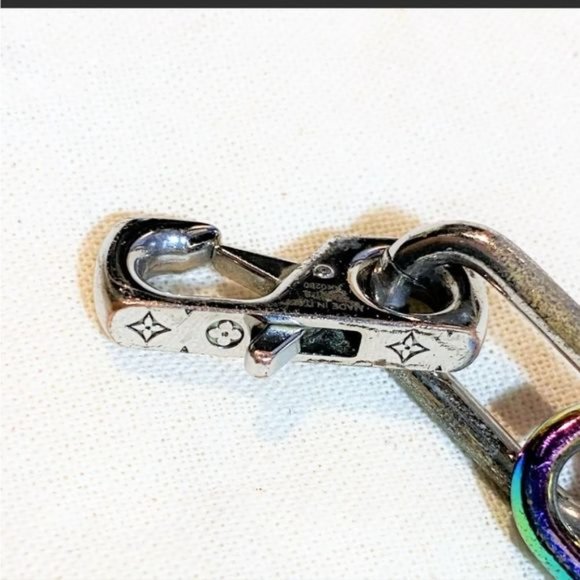 Louis Vuitton iridescent rainbow chain ⛓️ link bracelet - Picture 9 of 11